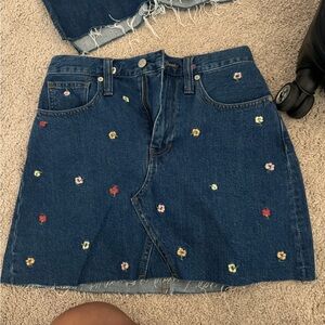 Madewell denim skirt with floral embroidery. Size 25.